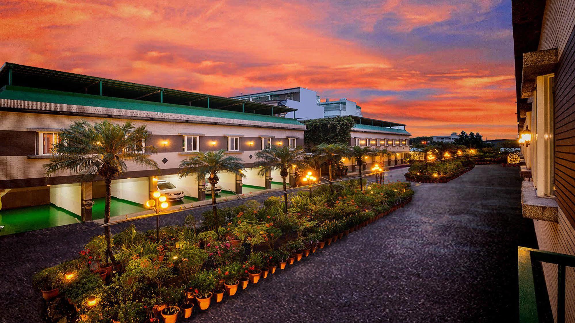 Mesasa Garden Motel Хуалиен Сити Екстериор снимка